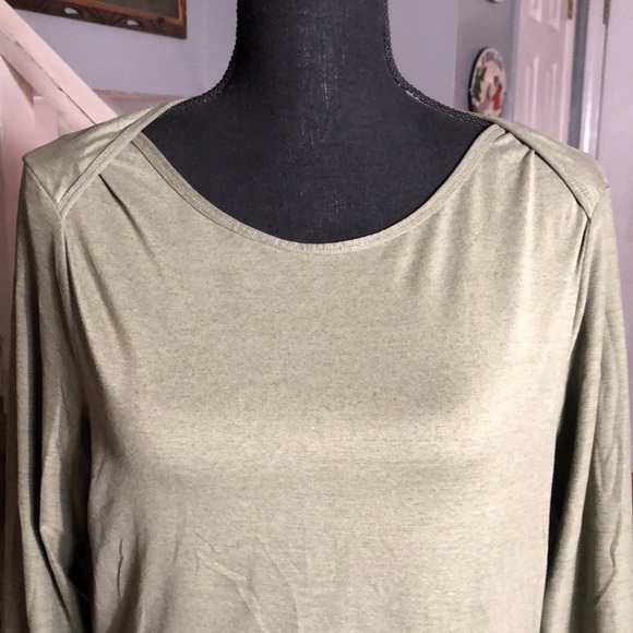 The North Face Sage Green Mid-Length Sleeves Top - Picture 6 of 8